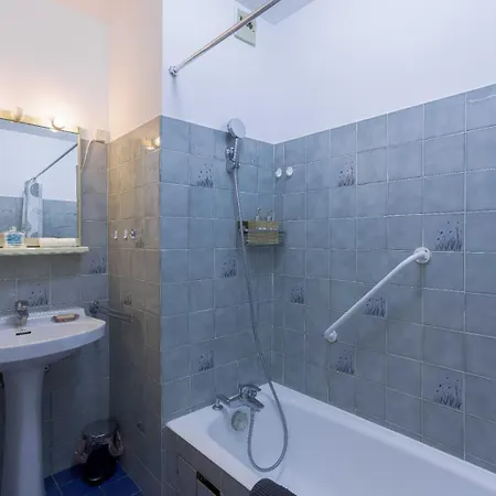 Apartment Paradis De Nissa - Central, Balcon, Clim, 15mn Palais&plage Cannes